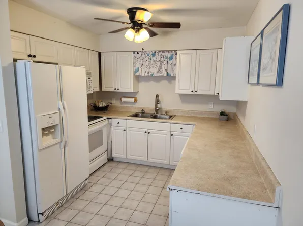 8559 SE Lyons Rd, Hobe Sound, FL 33455