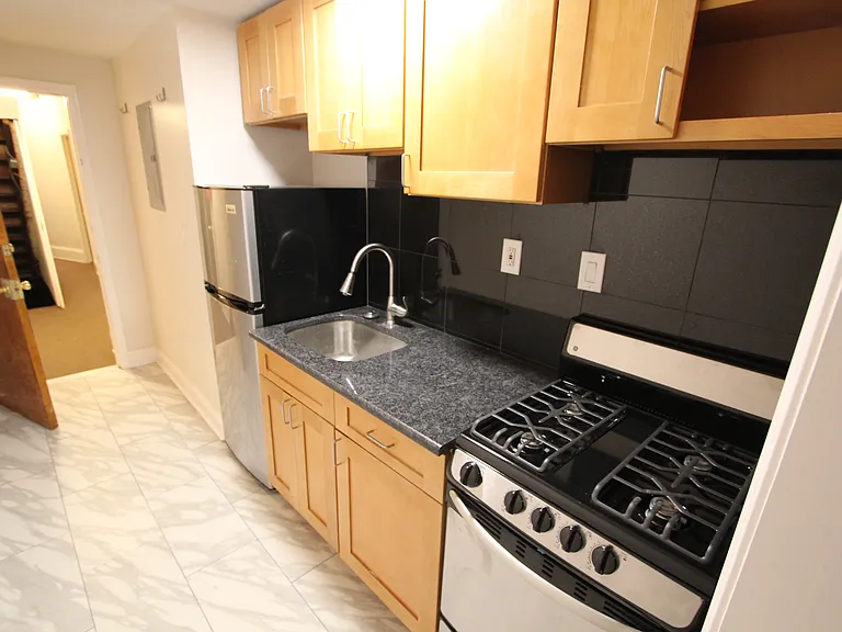 729 S 16th St #1R — Photo 7