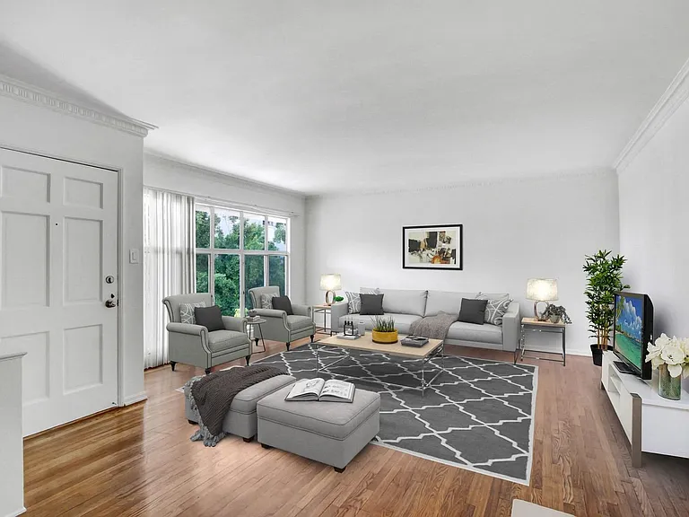 Hayworth Avenue Apartments — Photo 13