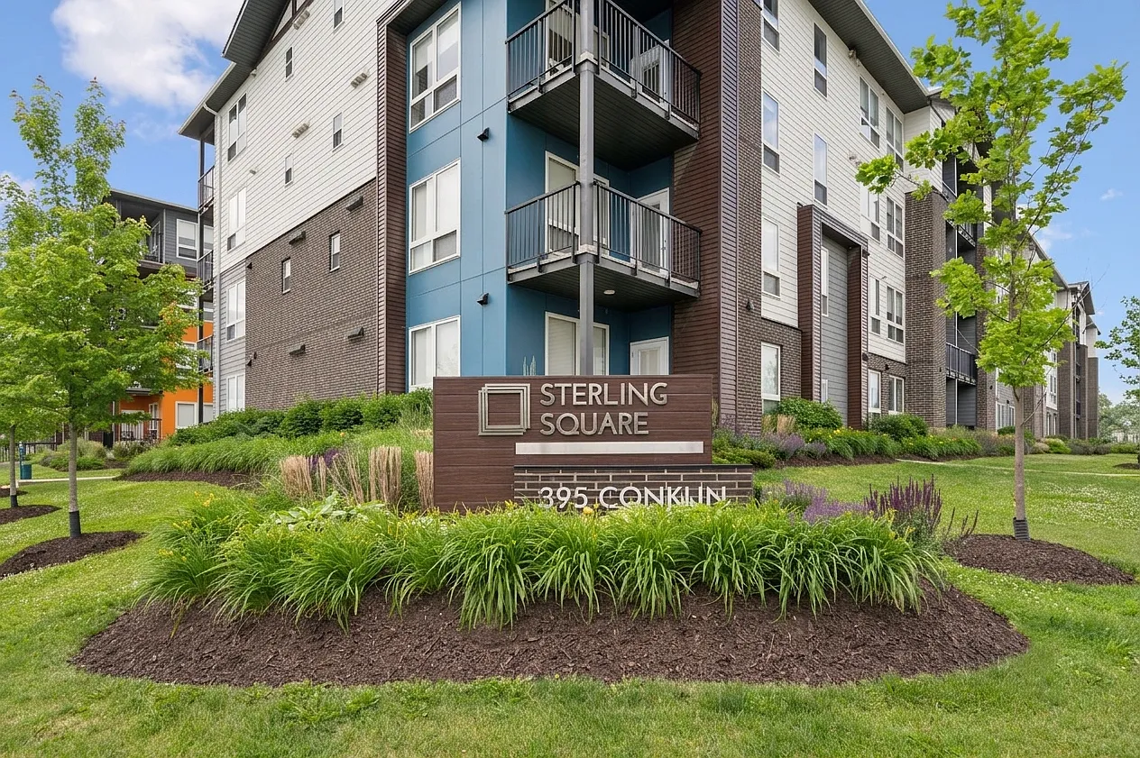 Sterling Square — Photo 3