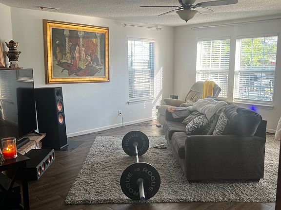 2nd image of 9133 Bayview Cir