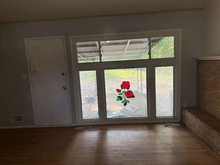 4144 Hardesty Ave — Photo 4
