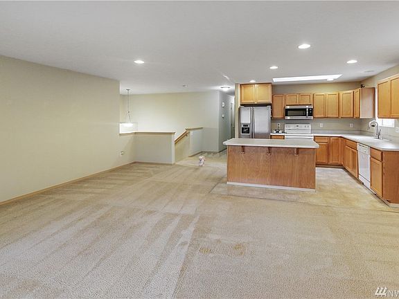 4th image of 221 Junction Blvd