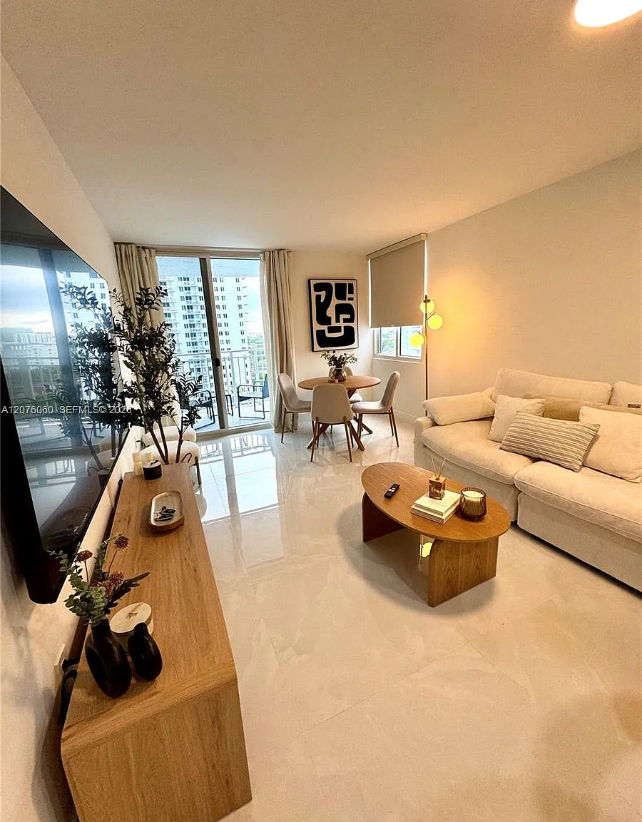 Madison Downtown Condo — Photo 2