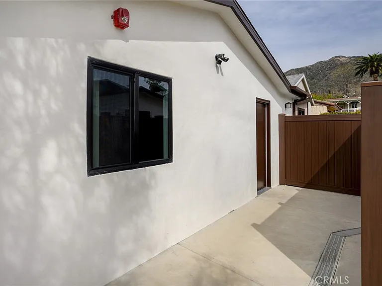 1361 Alameda Ave #A — Photo 15