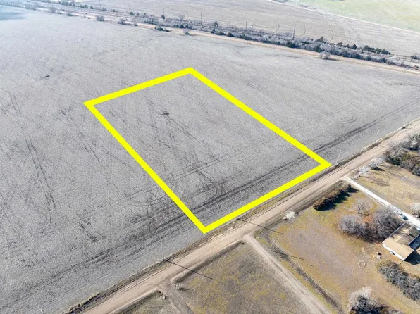 5 E Bobwhite Ests, Valley Center, KS 67147