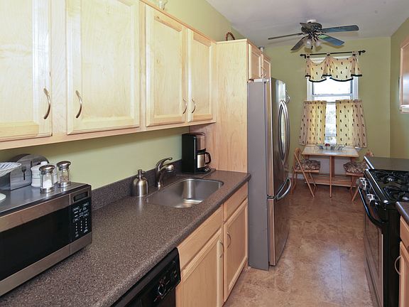 4th image of 472 Gramatan Ave APT Y4