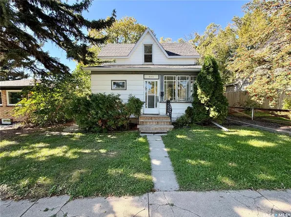 1014 6th AVENUE NW, Moose Jaw, SK S6H 0W2
