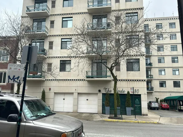 680 N Green St APT 302, Chicago, IL 60642