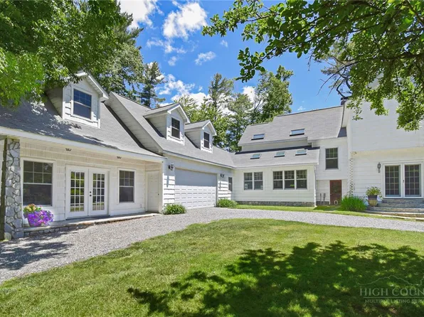 140 Library Lane, Banner Elk, NC 28604