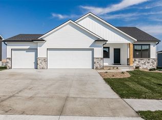 811 Flight Dr, Marion, IA 52302