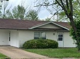 717 S Bond St, Cuba, MO 65453