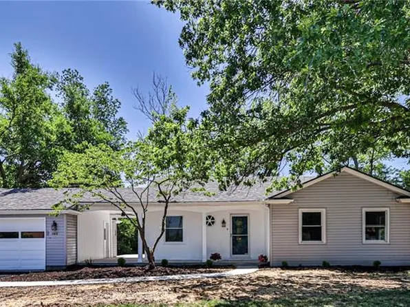 1418 Country Club Dr, Pleasant Hill, MO 64080