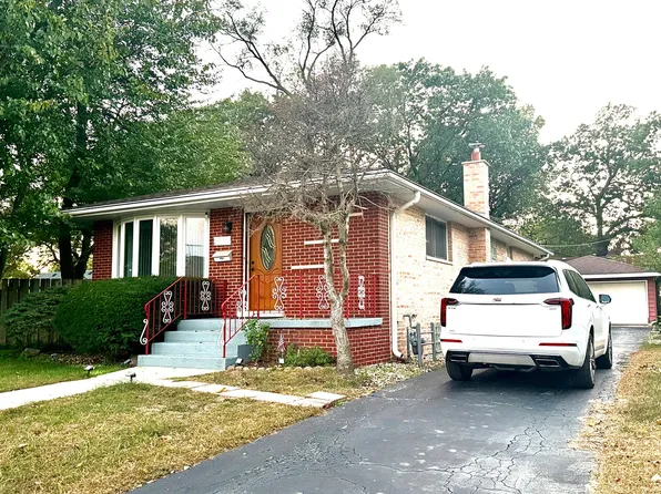18136 Oakwood Ave, Lansing, IL 60438