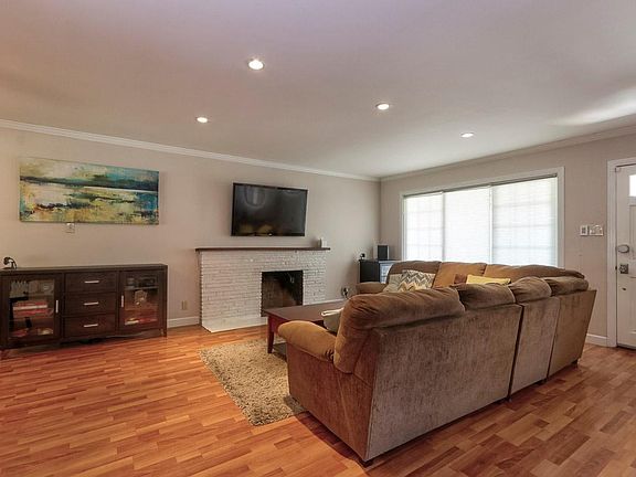 4th image of 3929 Branson Dr