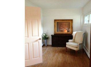 39 Quaker Oak Rd, Levittown, PA 19057