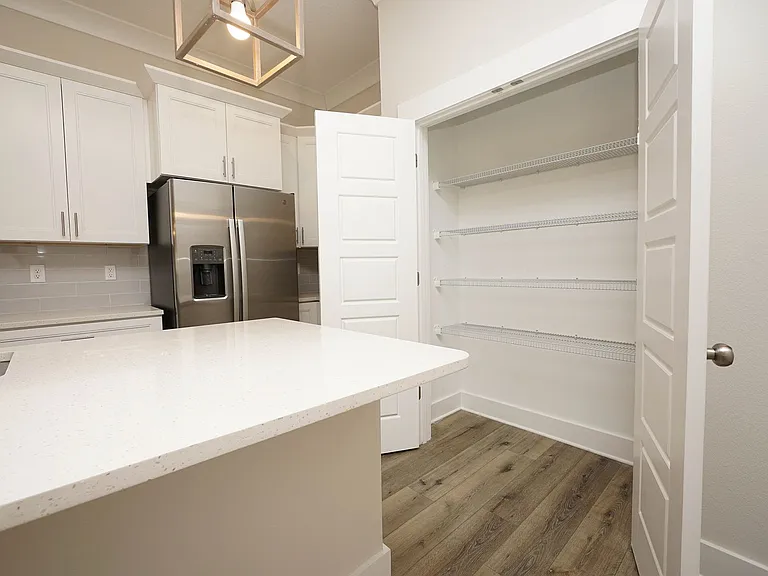 1568 Pine St — Photo 12