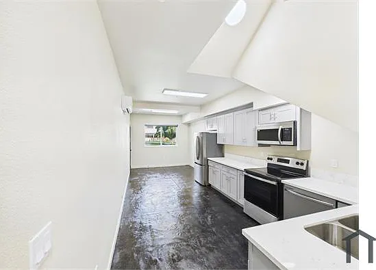 8457 Langdon Ave — Photo 16