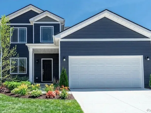 2 Oak St, Grand Blanc, MI 48439