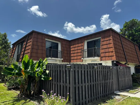 2164 White Pine Circle #B, Greenacres, FL 33415