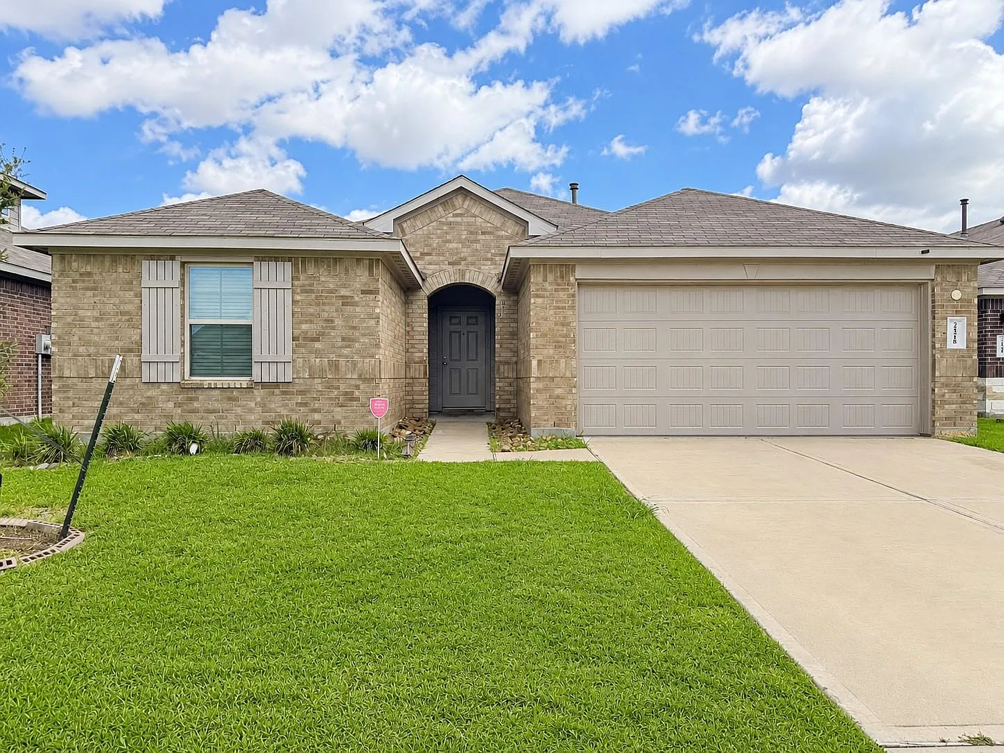 4 bed, 2.0 bath, 1811 sqft, $2,250 — Photo 2