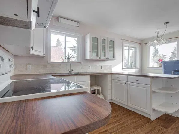 5736 W 45th Ave, Lacombe, AB T4L 1M6