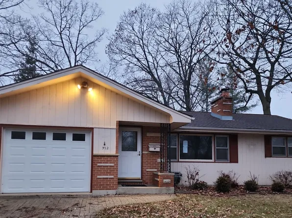 952 Charles Ave, Winthrop Harbor, IL 60096