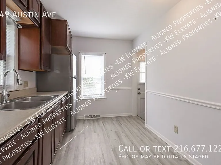 949 Austin Ave — Photo 3