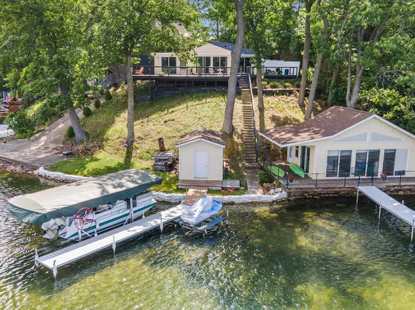 11954 Lakeway Dr, Plainwell, MI 49080