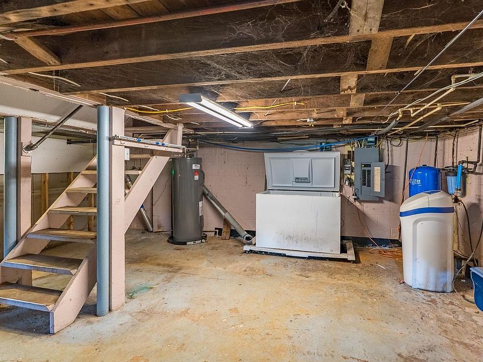 43rd image of 5161 REDDIN ROAD