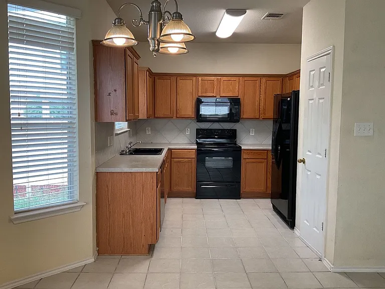 4302 Cessnock Dr — Photo 3