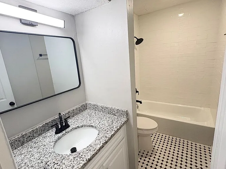 3570 Mynders Ave — Photo 6