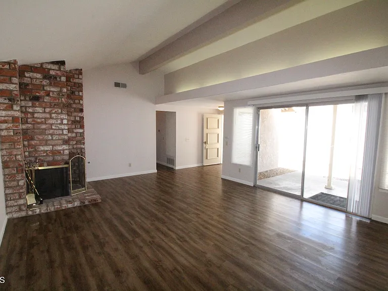 936 Belmont Ave — Photo 32