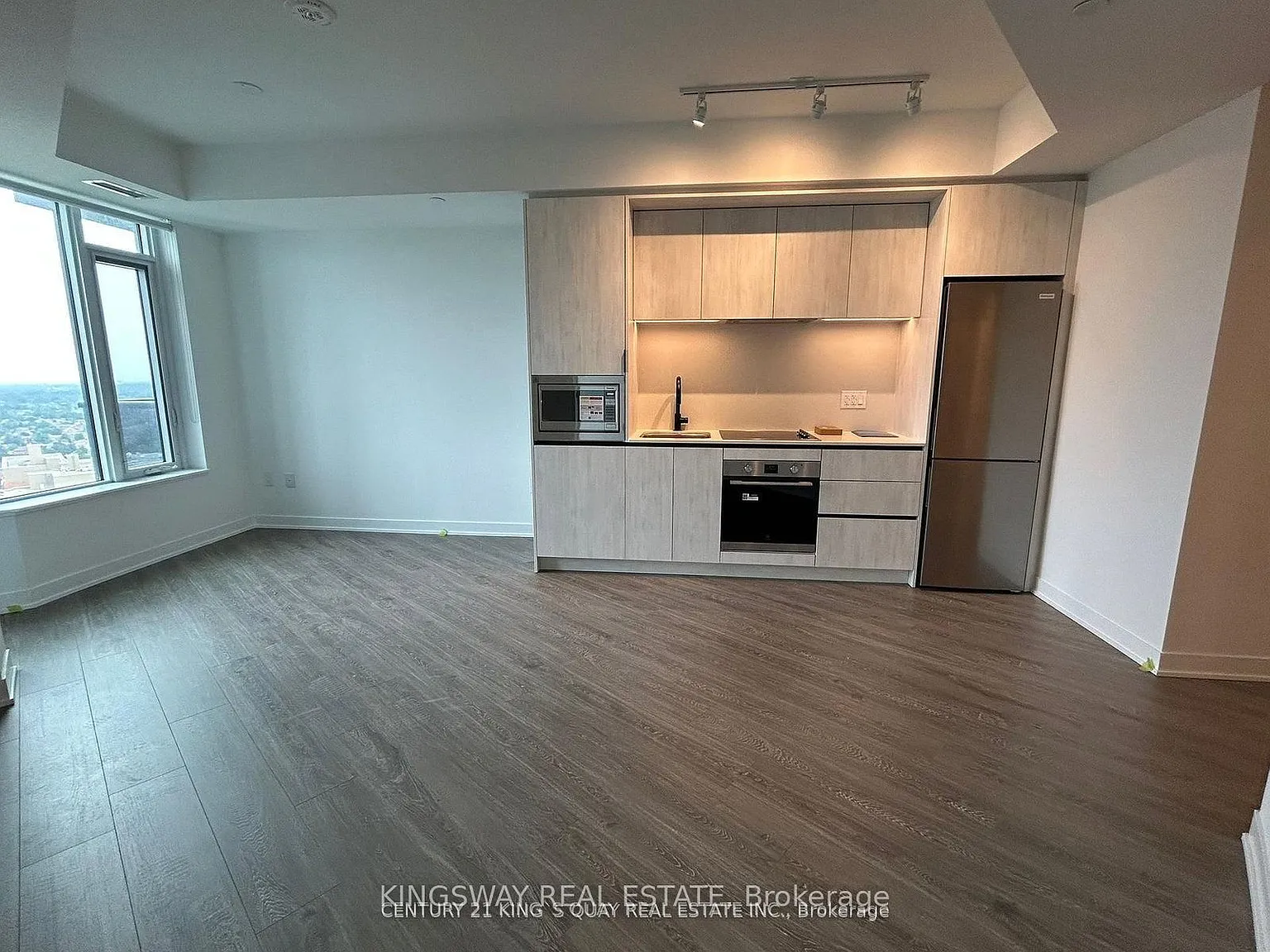 2495 Eglinton Ave W — Photo 3