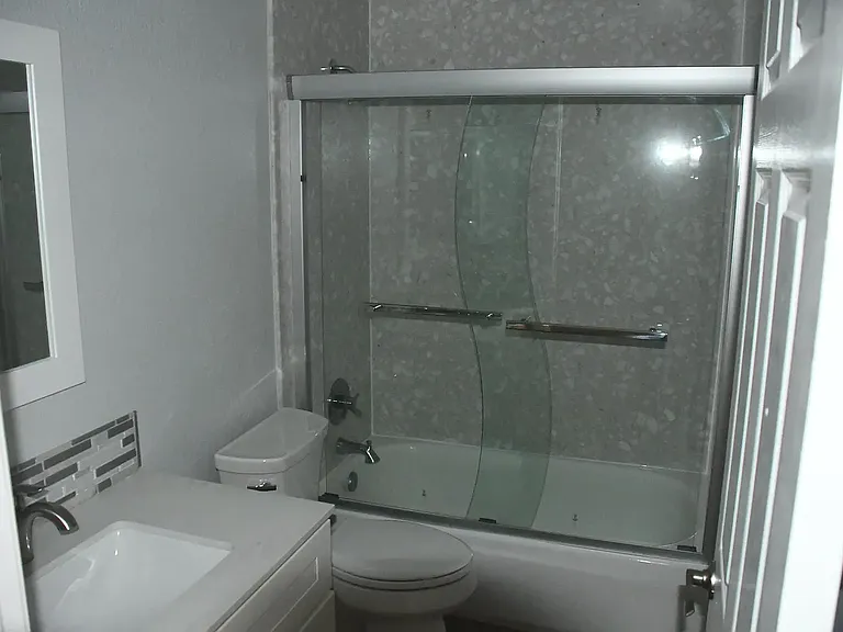 211 Compton Cir #B — Photo 1
