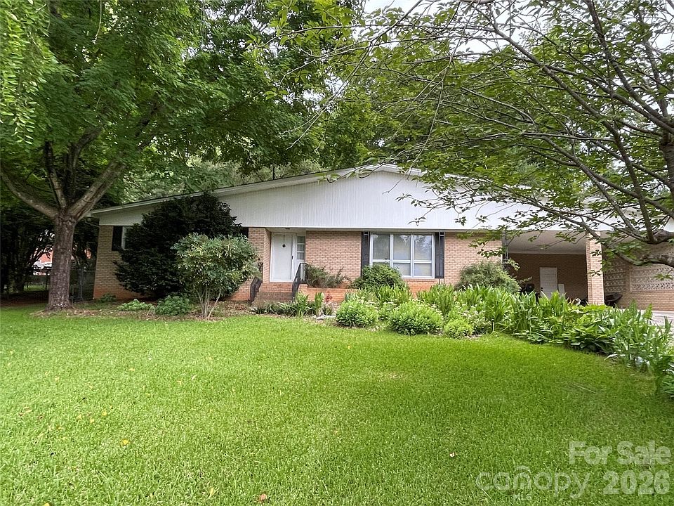 1st image of 3209 Greenwood Park Cir