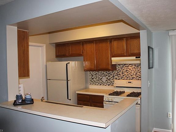 3rd image of 7279 Bristol Ct