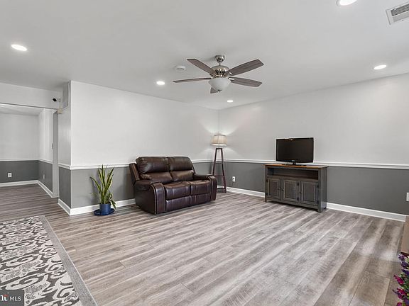 3rd image of 8149 Silo Rd