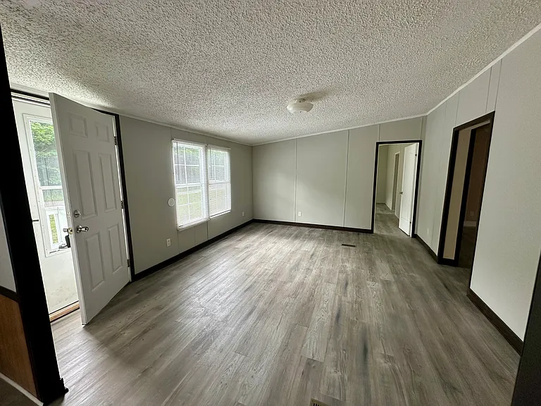351 Keener Rd — Photo 2