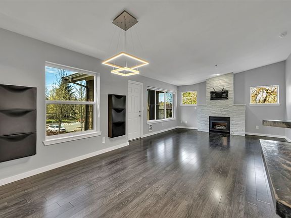 3rd image of 2210 Tolmie AVE #C1