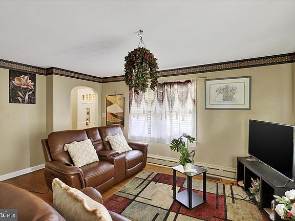3rd image of 439 S 8th St