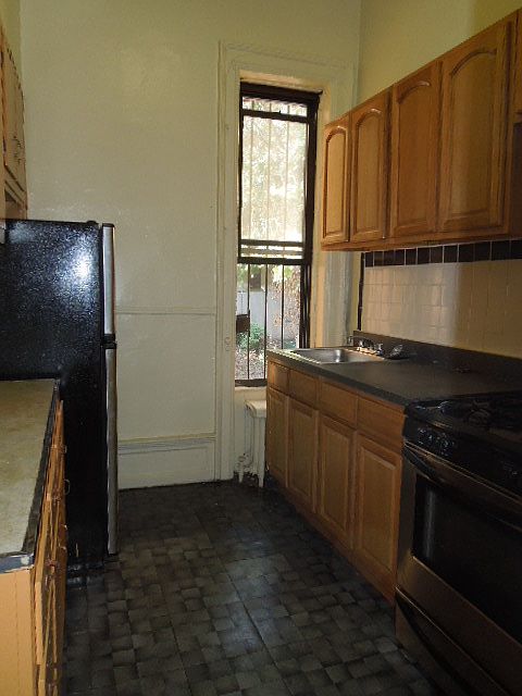 1st image of 702 Park Pl