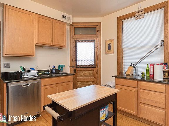 2nd image of 1514 W Cornelia Ave #Ua3