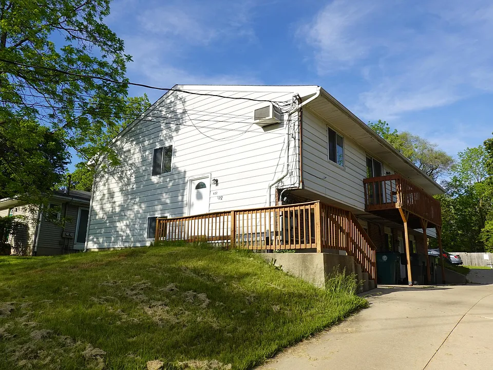 622 N Hagadorn Rd