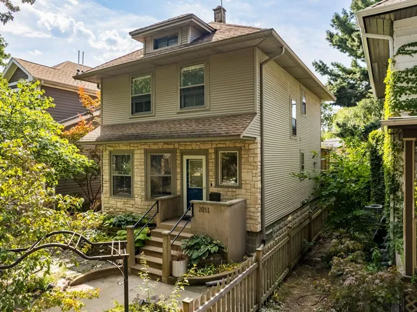 2031 W Touhy Ave, Chicago, IL 60645