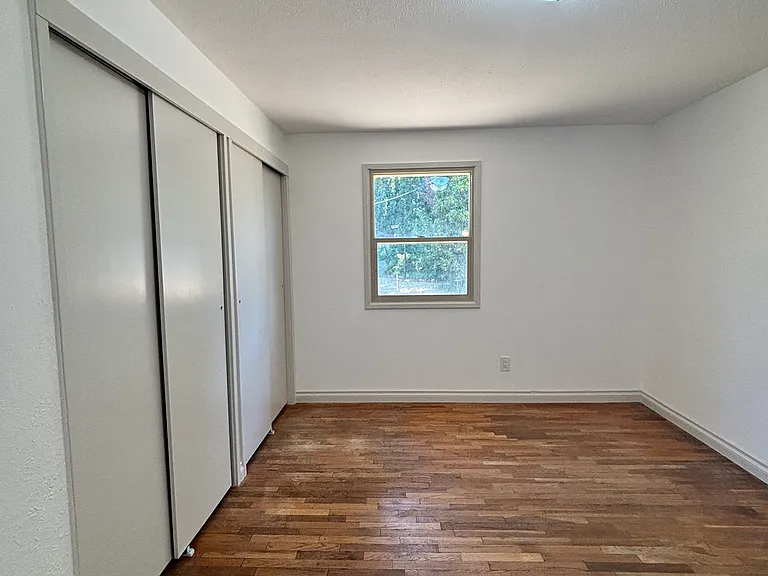607 S 72nd Ave — Photo 13
