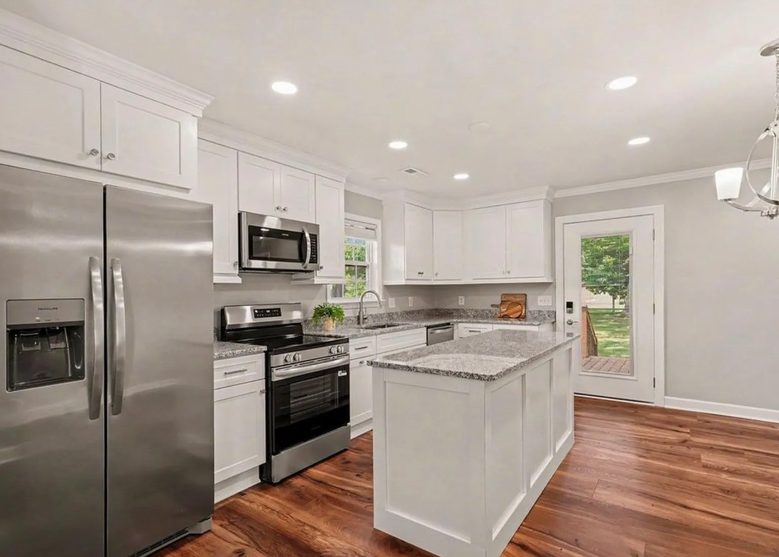 3 bed, 1187 sqft, $2,295 — Photo 3