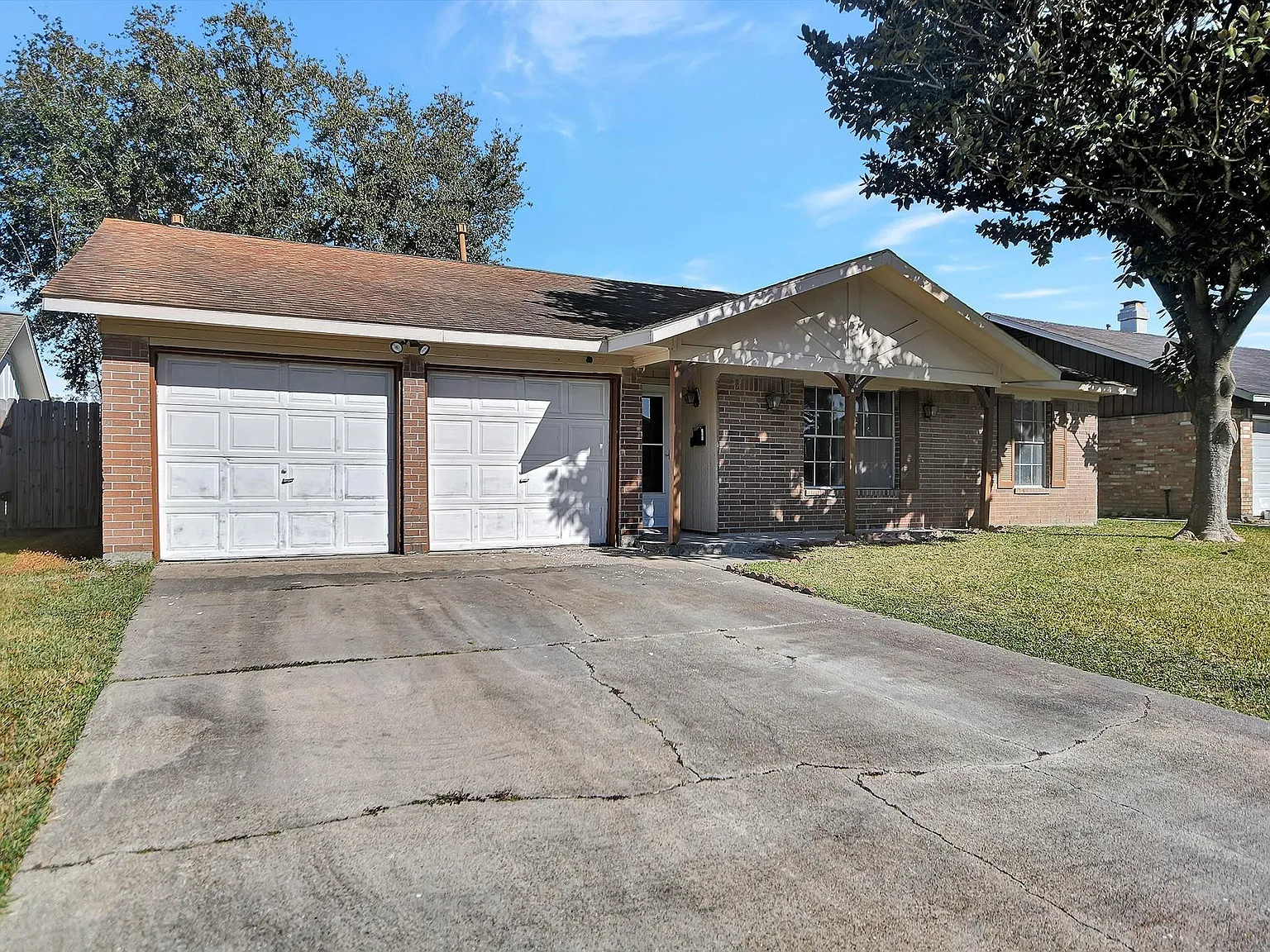 3 bed, 2.0 bath, 1588 sqft, $2,200 — Photo 2