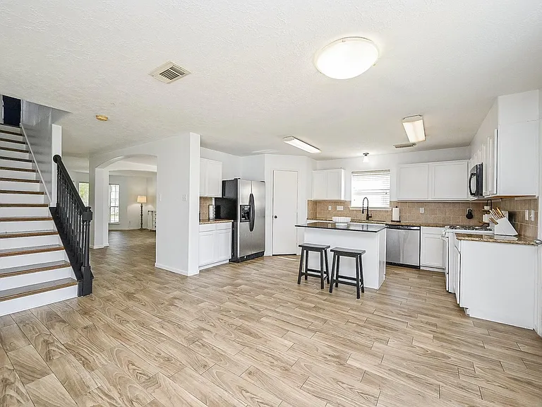 2534 Halstead Dr — Photo 18