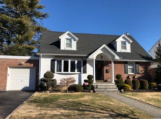 468 Andrews Rd, Mineola, NY 11501